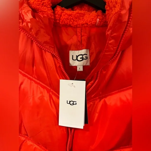New with tags, UGG Ronney Cropped Puffer Jacket. Size L